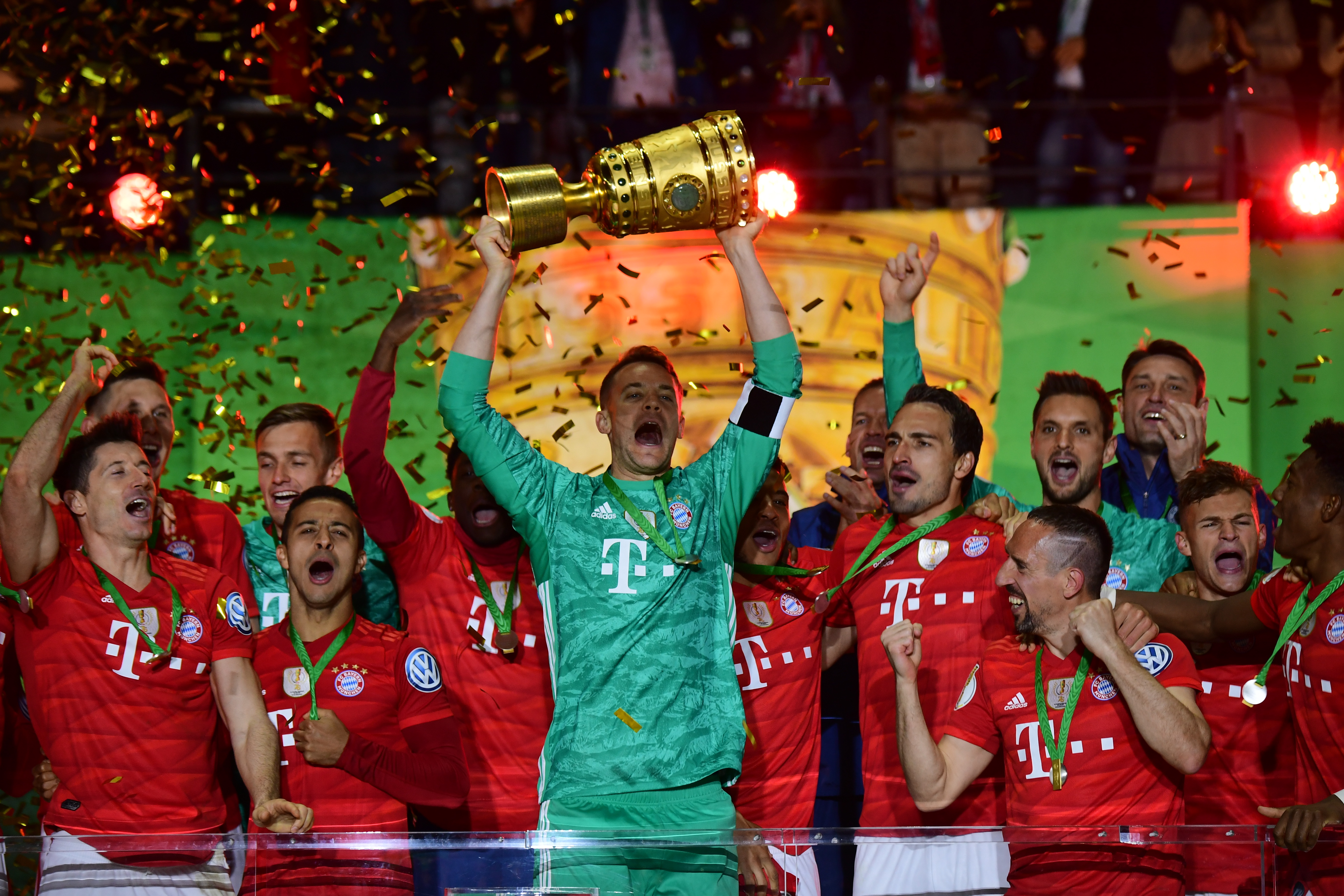 经纪人：如果孔蒂继续执教那不勒斯，洛博特卡可能会要求离队