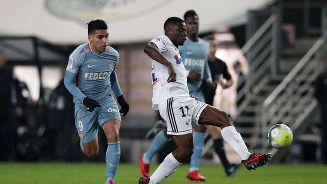 强势反弹！詹姆斯17中12轰下赛季新高29分，外加7板6助